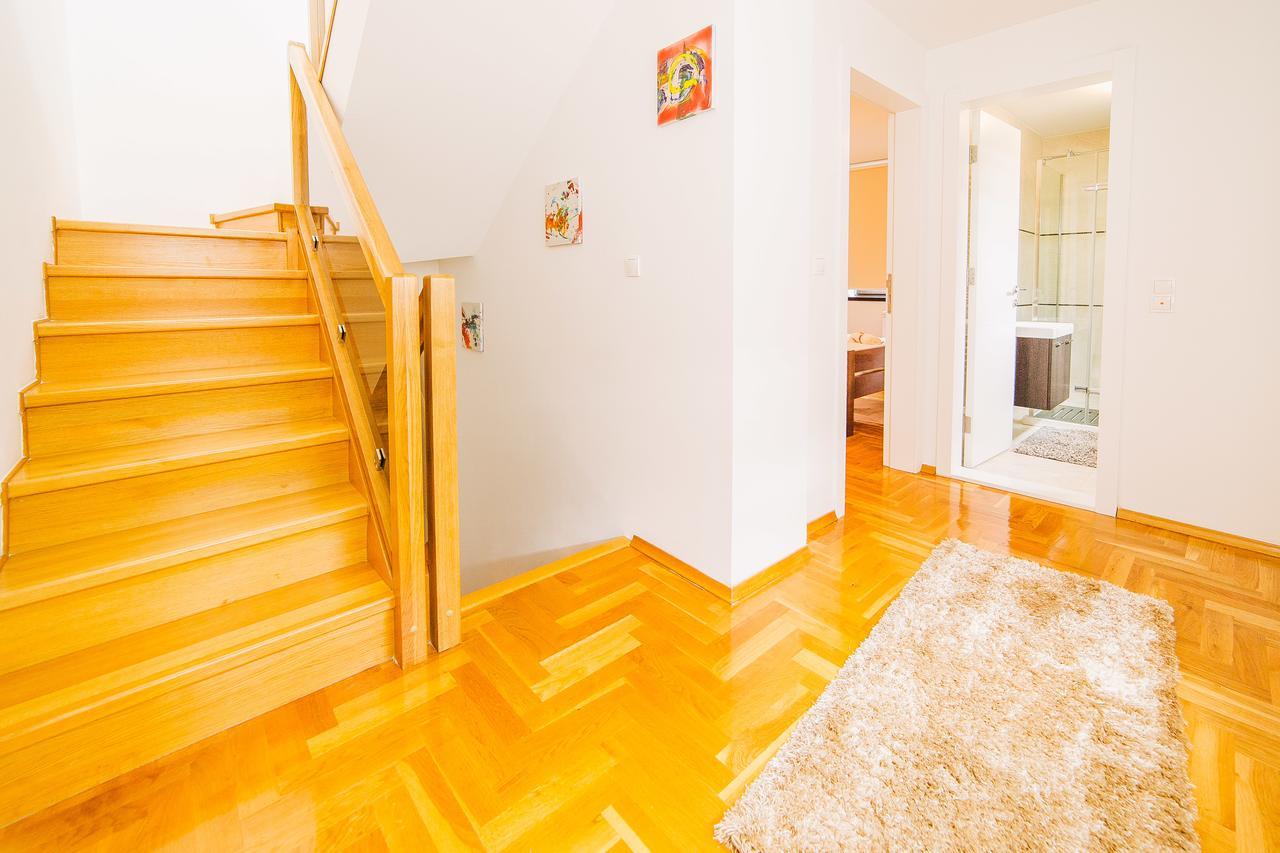 Luxury 3 Story House- Best View Сараєво Екстер'єр фото