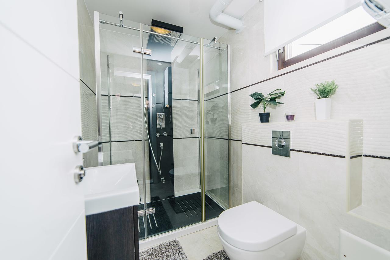 Luxury 3 Story House- Best View Сараєво Екстер'єр фото